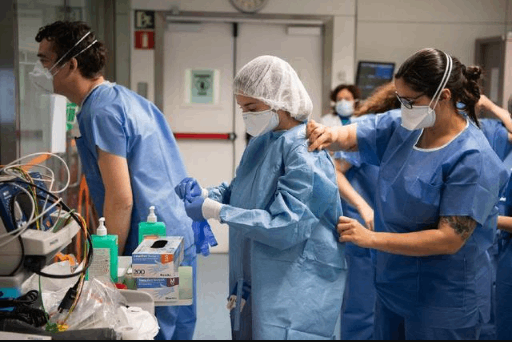 Tratamento de emergência e medidas preventivas para danos em roupas de proteção médica